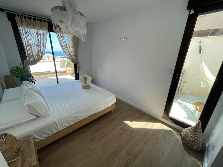Luxury Designer Apartment - Unbeatable Sea Views Агілас Екстер'єр фото