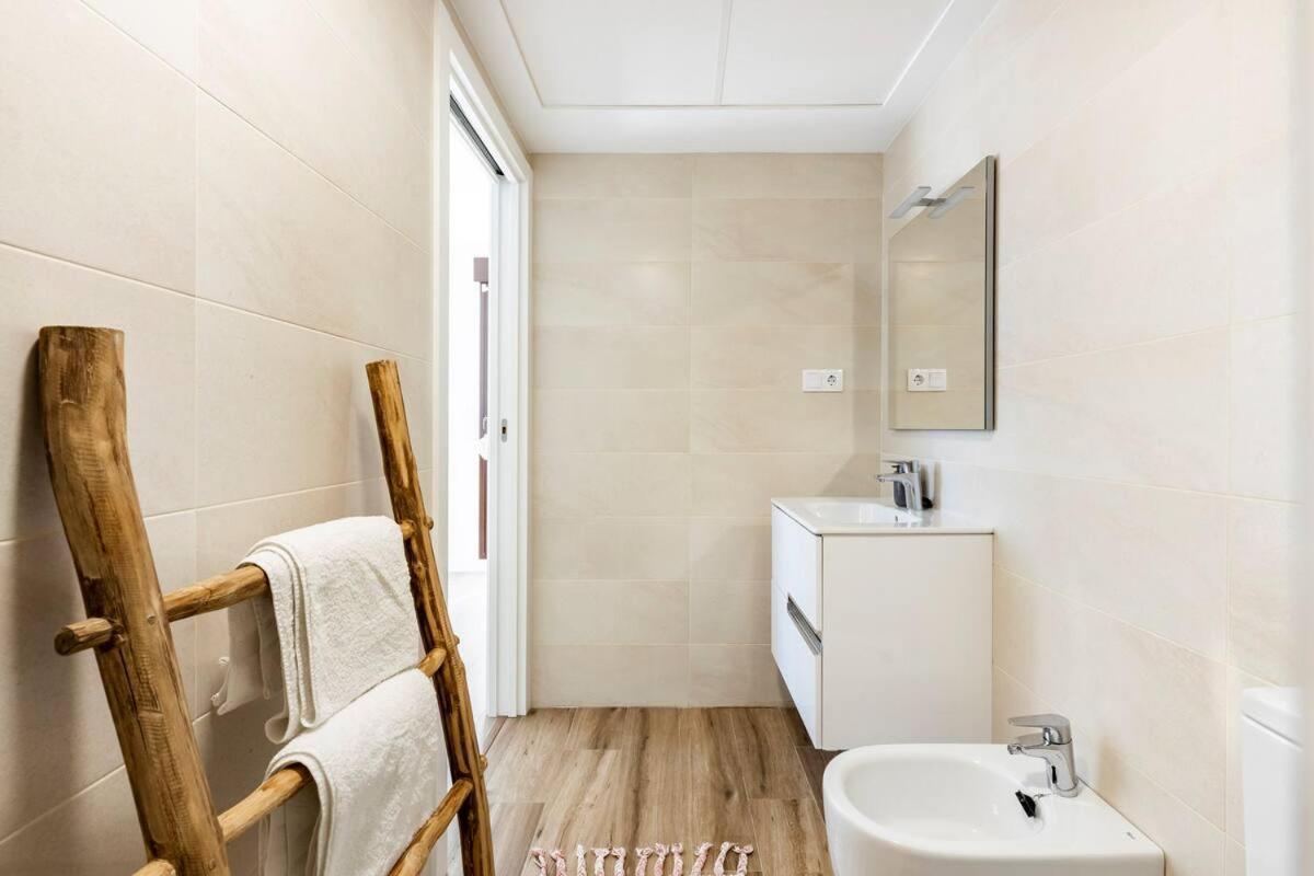 Luxury Designer Apartment - Unbeatable Sea Views Агілас Екстер'єр фото