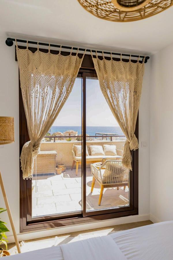 Luxury Designer Apartment - Unbeatable Sea Views Агілас Екстер'єр фото