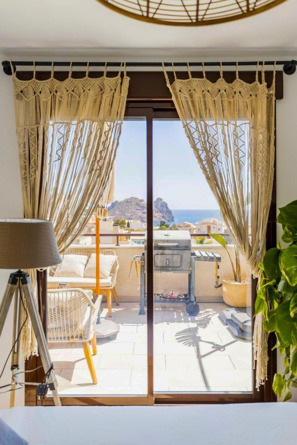 Luxury Designer Apartment - Unbeatable Sea Views Агілас Екстер'єр фото